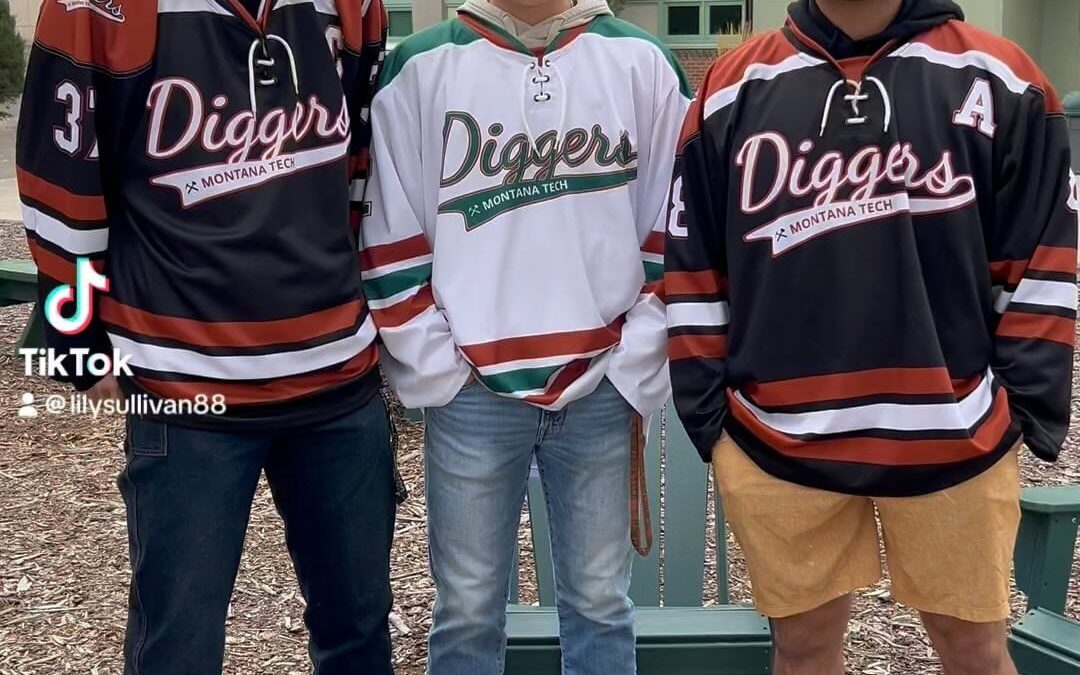 Diggers VS Williston State tonight at the Butte Community Ice Center! Puck drops @ 7:00! Roll Diggs⚒️